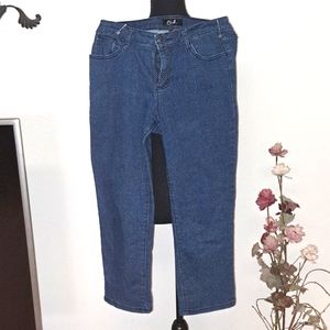 Earl dainty dotted jean capris.  Very cute.